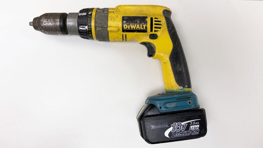 Powering A DeWalt Drill With A Makita Battery